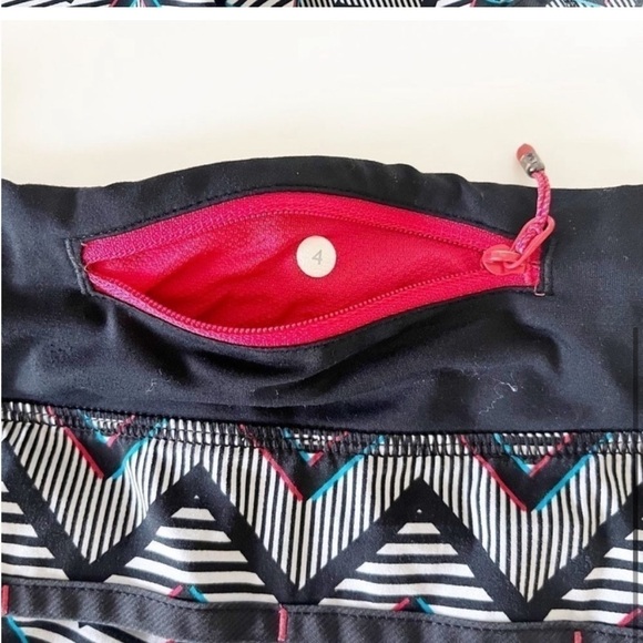 𝅺lululemon 2014 Seawheeze Speed Short 3D Chevron Sz 4 - Picture 8 of 8